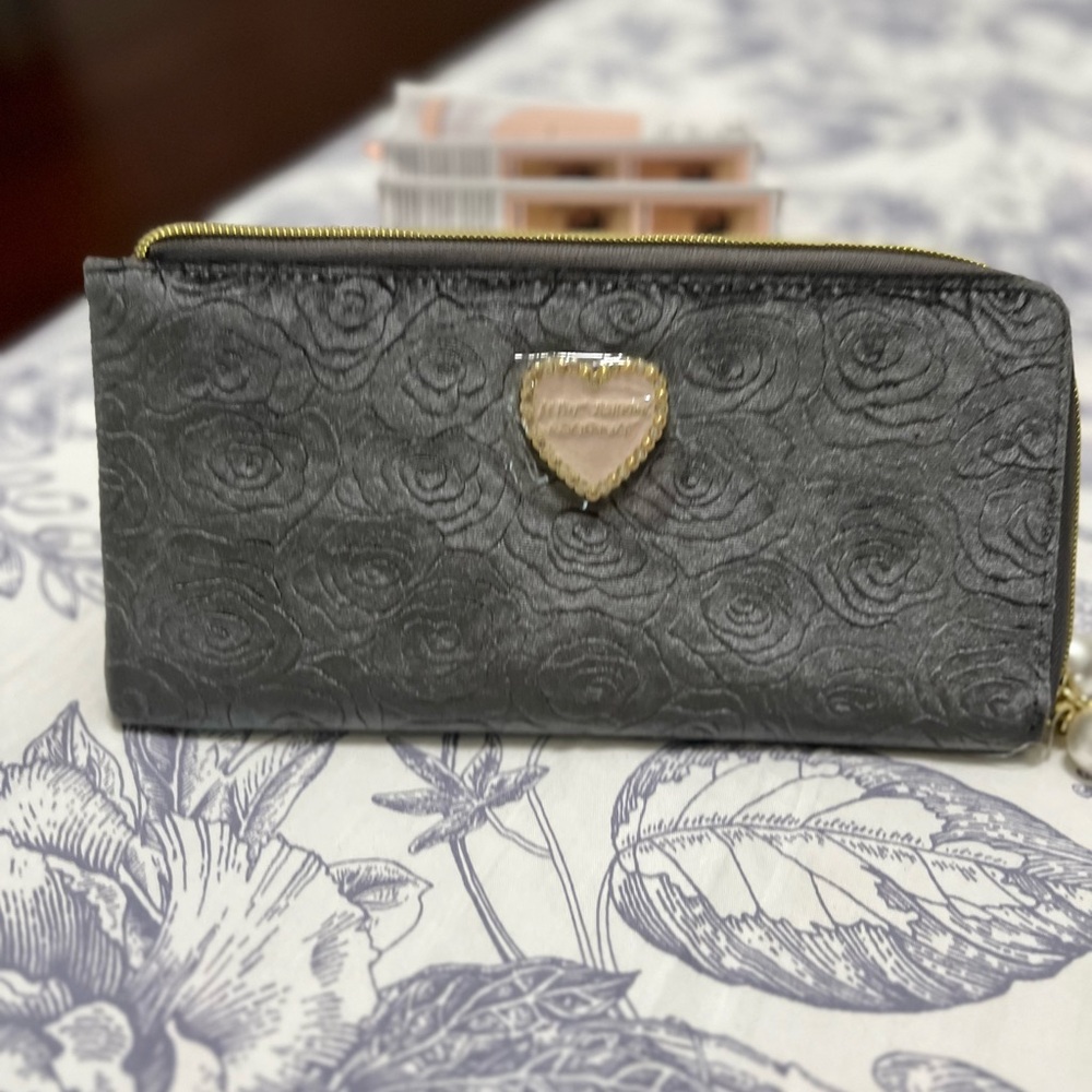 Betsey Johnson Elegant Gray Women's Clutch